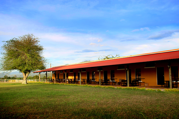 Hotel_los_Laureles_y_la_Casa_del_Jockey1.png